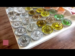 ลูกแก้วสะท้อนแสงบนถนน