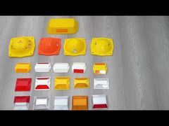 หมุดถนนพลาสติกหลายประเภท