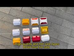 ลูกศรพลาสติกบนถนนหลายประเภท 1