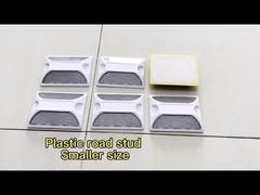 ลูกศรพลาสติกบนถนนหลายประเภท 2