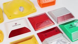 หมุดถนนพลาสติกสะท้อนแสงเพื่อความปลอดภัย